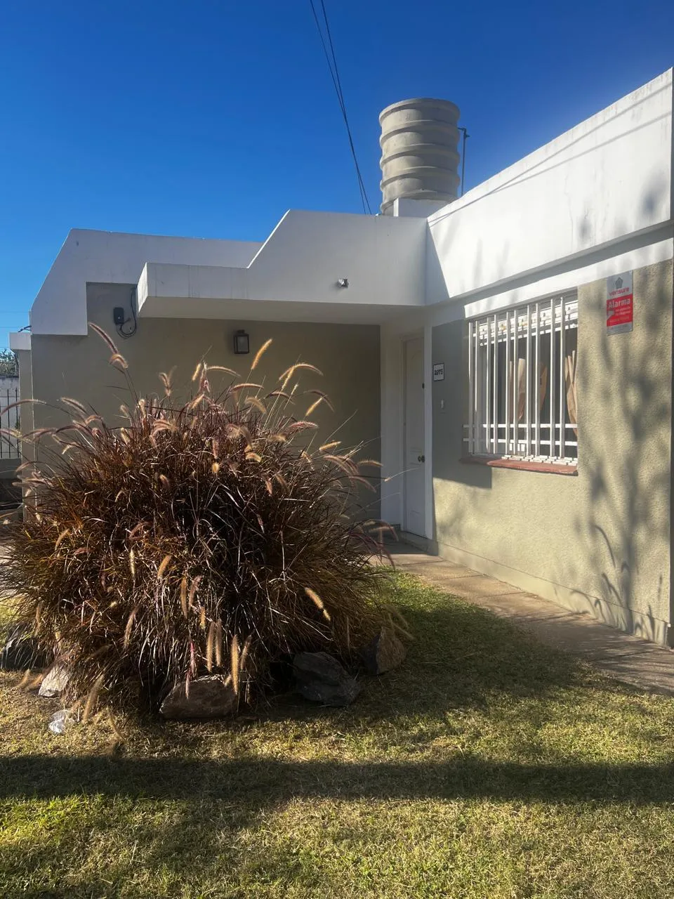 CASA VENTA 3 DORM. BARRIO POETA LUGONES
