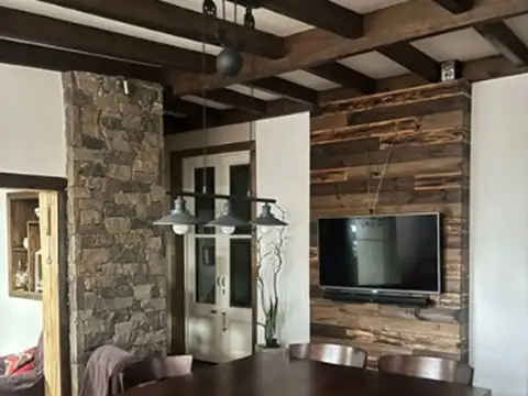 Casa en venta + departamento