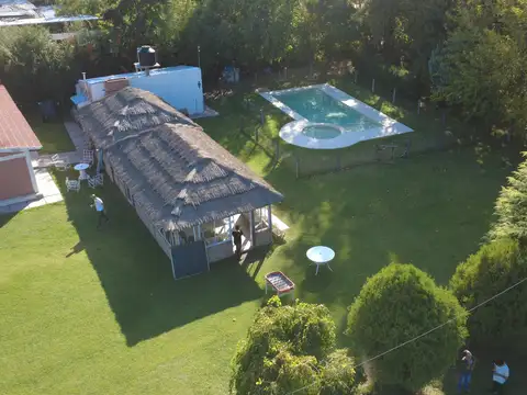 Casa con 8.000 m², pileta y quincho en cuadro nacional