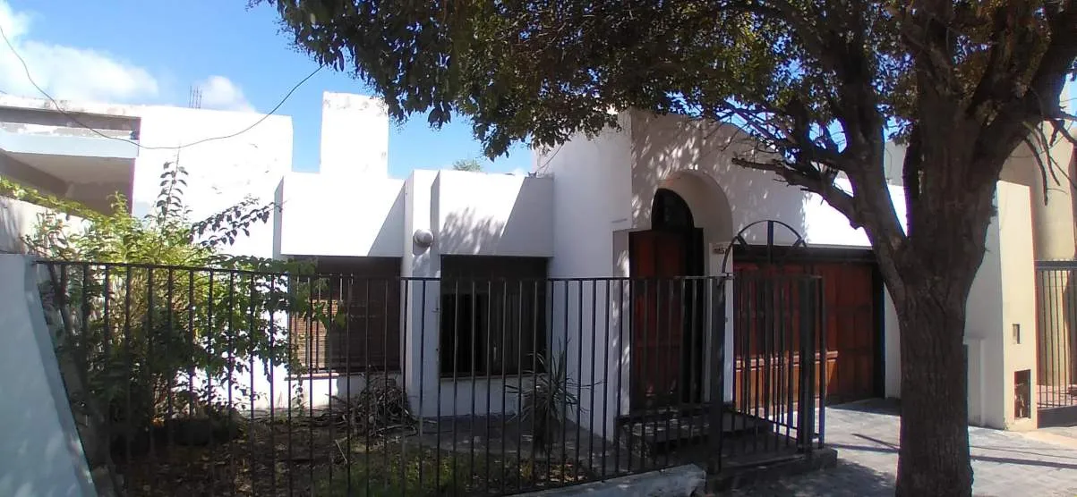VENTA CASA DOS DORMITORIOS CON PILETA     APTA CREDITO      BARRIO PASO DE LOS A...