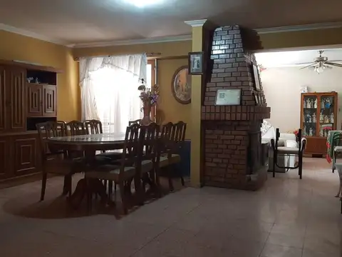 Gran casa + local en ciudad
