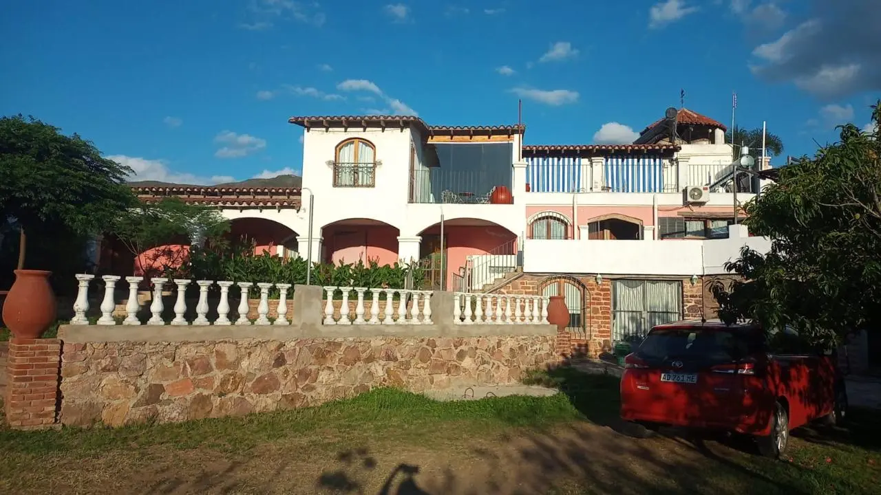 VENTA ESTANCIA CON BAJADA AL LAGO-BIALET MASSE