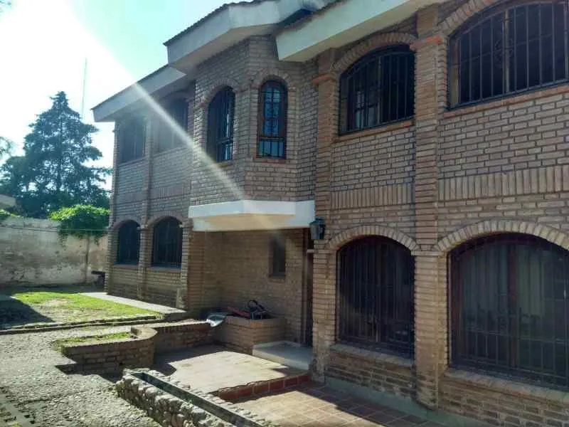 Imperdible Casa en Parque Capital