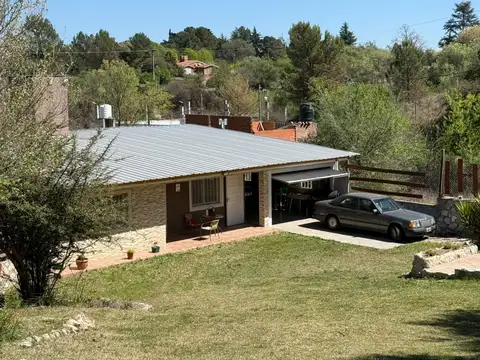 Venta hermosa casa tres dormitorios huerta grande