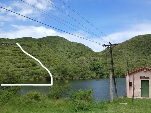 Venta terreno 2428 m2 cabaña costa  lago embalse