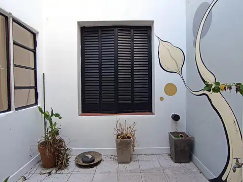 Casa de pasillo en alquiler, dos dormitorios, doble patio, terraza, zona del río.