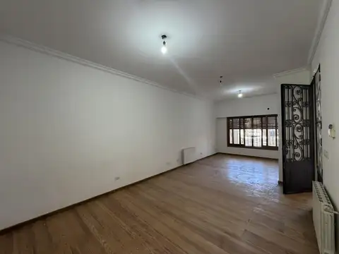 Casa, 3 dormitorios + comodin, cochera, jardin, alquiler, rosario