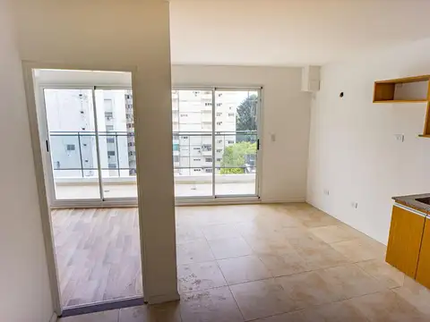 1 dormitorio con balcón y terraza propia
