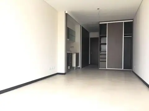 Amplio monoambiente con cochera