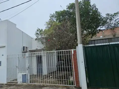 Venta/casa/ bª 9 de julio/con servicios