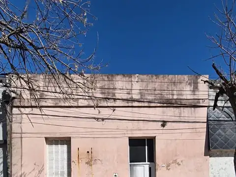 Venta de casa a refaccionar centro de pilar