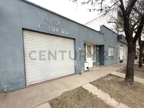 Casa 2 dormitorios - 5 ambientes - con potencial de renovación. venado tuerto