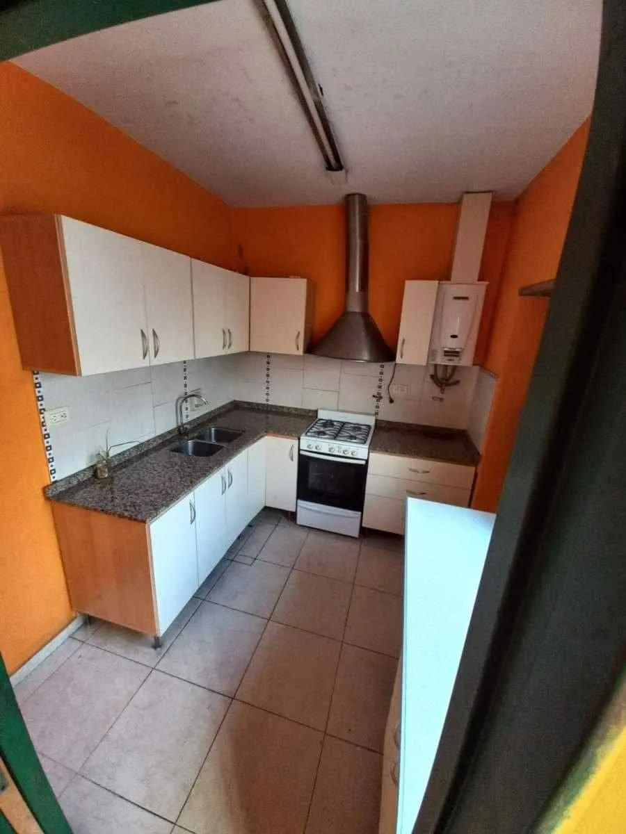 VENTA CASA 3 DORMITORIOS BARRIO CENTRO CON PATIO Y TERRAZA