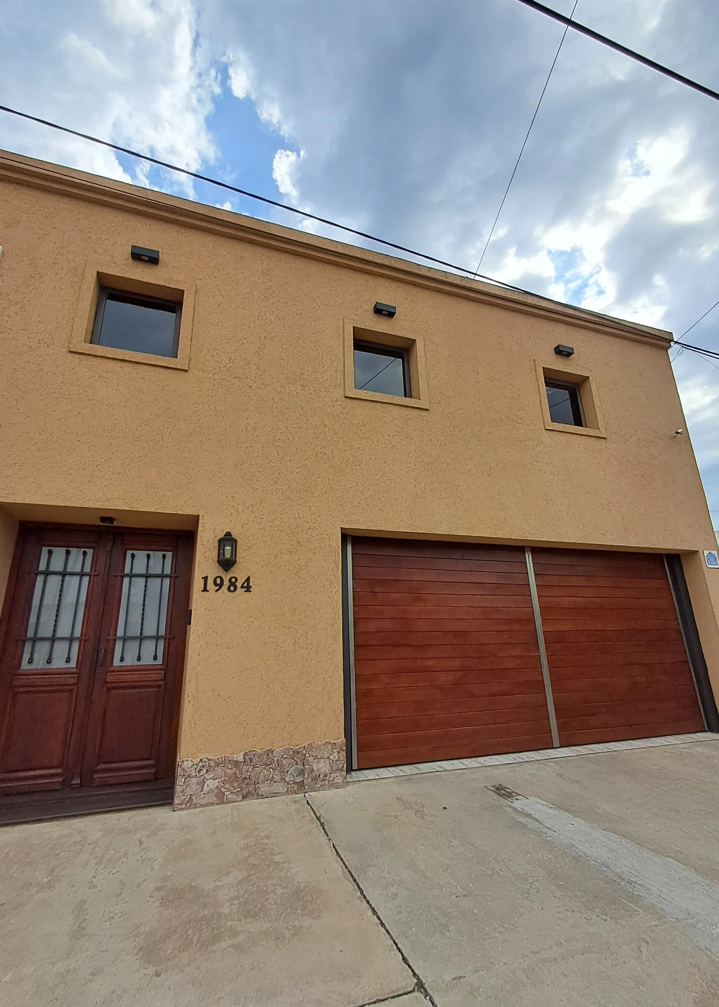 VENTA CASA EN SAN FRANCISCO CORDOBA 2 DORMITORIOS CON PILETA Y QUINCHO COCHERA