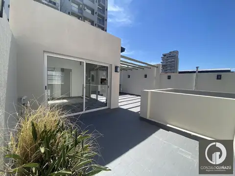 Departamento dos dormitorios de pasillo p.a. reciclado con terraza exclusiva