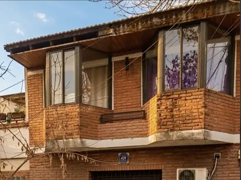 Alquiler casa   tipo duplex  " en caballito " coronel a. polinario 1200 caba   hermosa vivienda   2 dormitorios  + 2 baños + cocina comedor amplio  + terraza  + lavadero ! sin expensas  (sin gastos ) espacio aéreo libre c/ terraza !     info y fotos