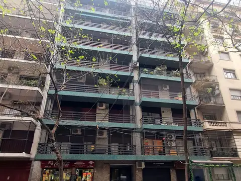 Peña al 3100 y coronel díaz, recoleta casi palermo. piso 8 al frente. ultra luminoso 107 m2 totales, 75 m2 cubiertos. 3 amb. 2 dorm. balcón terraza de 32 m2. patio techado. lavadero independiente. impecable estado general. cocina grande con comedor diario
