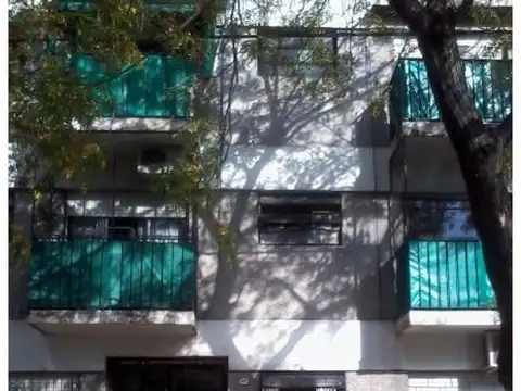 Monoambiente en p.b. lateral  de 4,5 x 4 con cocina independ