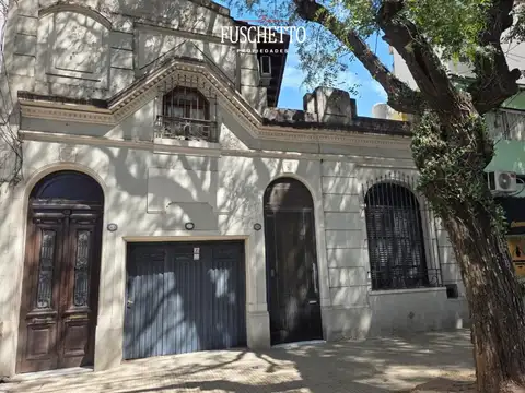 V. urquiza (av. a. thomas 3400) ph 5 amb. 3 dorm. baño. toilette. quincho. terraza.