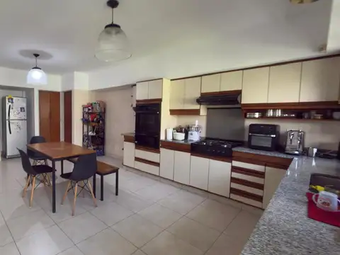 Triplex 5 amb c/dep jardin y 2 cocheras a/credito