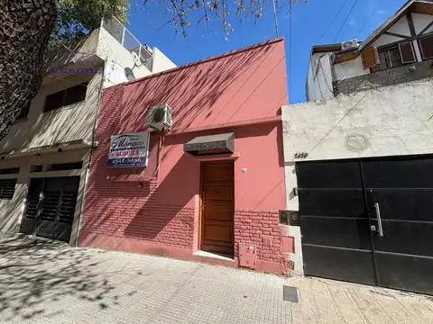 Uso comercial.- casa 4 amb c/patio cubierto y terraza