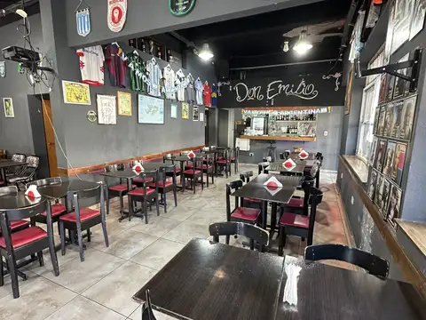 Local importante en esquina de 2 avenidas 150m2 cub pb y sotano de 50m2 cub