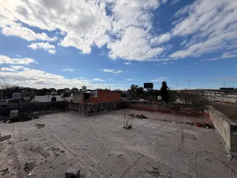 Terreno o galpón en venta sobre autopista dellepiane