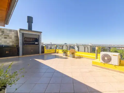 Venta | duplex | 4 ambientes | con quincho y terraza propia.