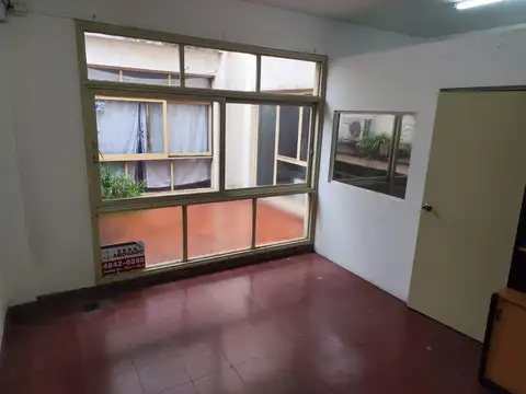 Oficina en alquiler en el centro comercial de liniers