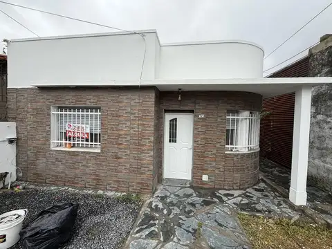 Ph en  alquiler de 3 ambientes con patio y espacio guardacoche - villa dominco