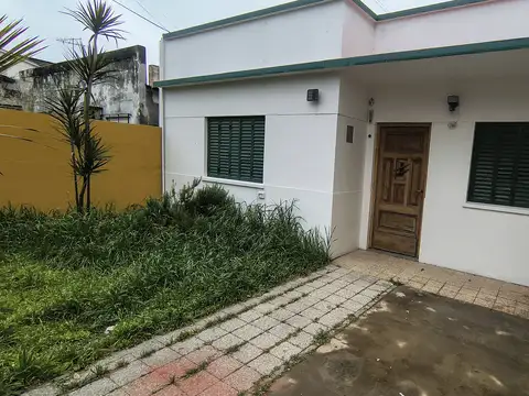 Excelente ph al frente de 2 amb amplio c/cochera