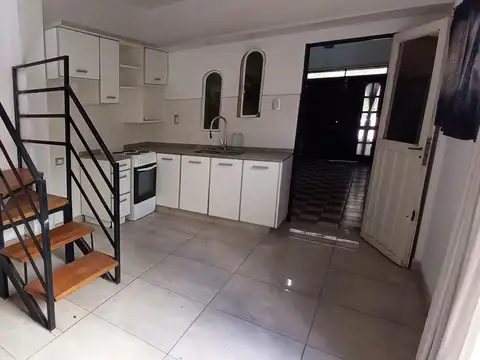 Impecable ph 2 ambientes con garaje y patio, villa bosch