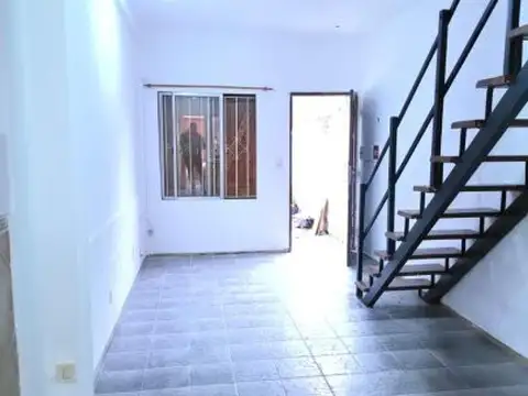 Añquiler departamento duplex de 3 ambientes en san justo barrio.san nicolas