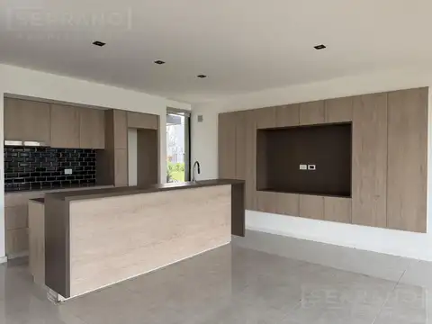 Casa en alquiler anual de 4 ambientes a estrenar sin muebles en haras santa maria