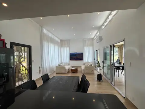 Casa en alquiler anual en miralagos