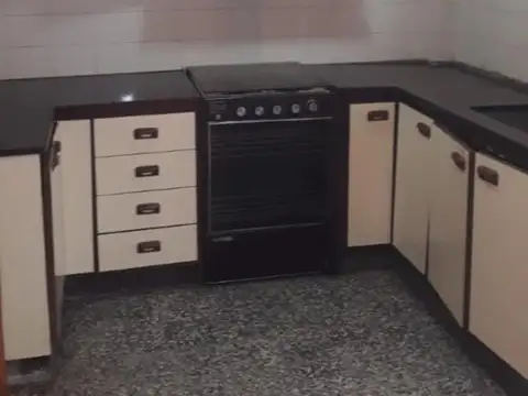 Departamento tipo ph 2 ambientes con patio techado - ramos mejia