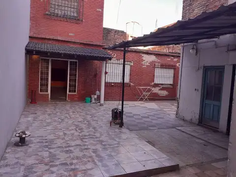 Venta locales con departamentos laferrere