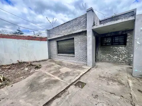 Casa c/terreno en venta en longchamps-a refacciona