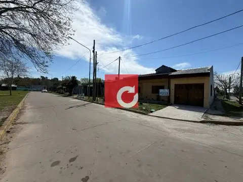 Casa en venta de 2 dormitorios+ 2 cochera + patio en ensenada