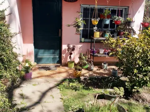 Casa 4 ambientes, 2 dormitorios con parque y cochera | glew