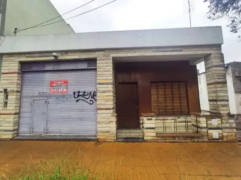 Vivienda con local al frente en parque san martín