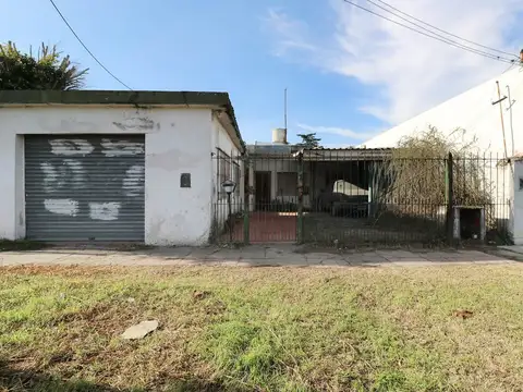 Venta casa lote propio c/local, pileta/ moreno