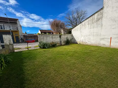 Venta ph 2 ambientes patio y cochera descubierta