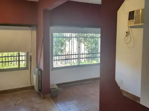 Duplex 3 ambientes, 2 baños, muy buena ubicacion
