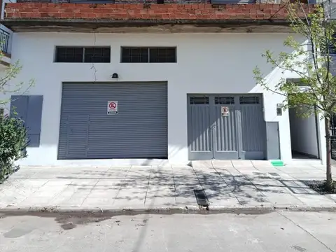 Ph en primer piso por escalera con cochera y terraza