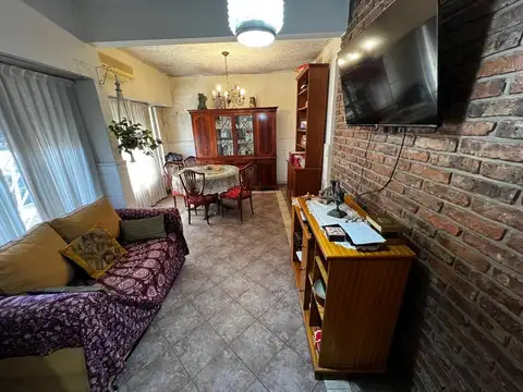 Ph de tres ambientes con terraza, patio y escritorio