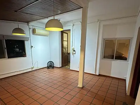 Hermoso ph con una amplia terraza . centro de ituzaingo sur .