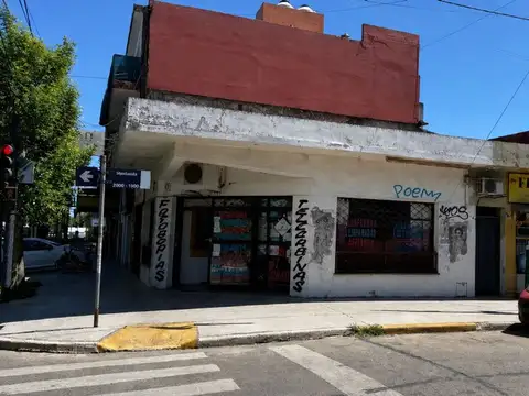Venta local en esquina martinez