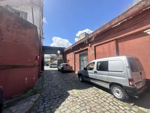 Galpón en Venta en Flores, CABA