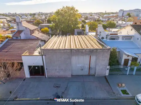 Venta galpon con patio y pileta